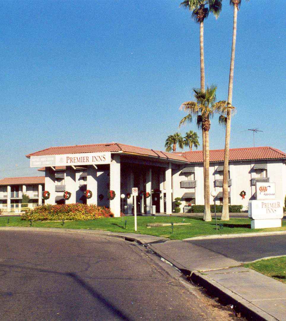 PREMIER INNS METRO CENTER, PHOENIX IS CONVENIENTLY LOCATED NEAR THE BLACK CANYON FREEWAY 17 IN NORTH MOUNTAIN