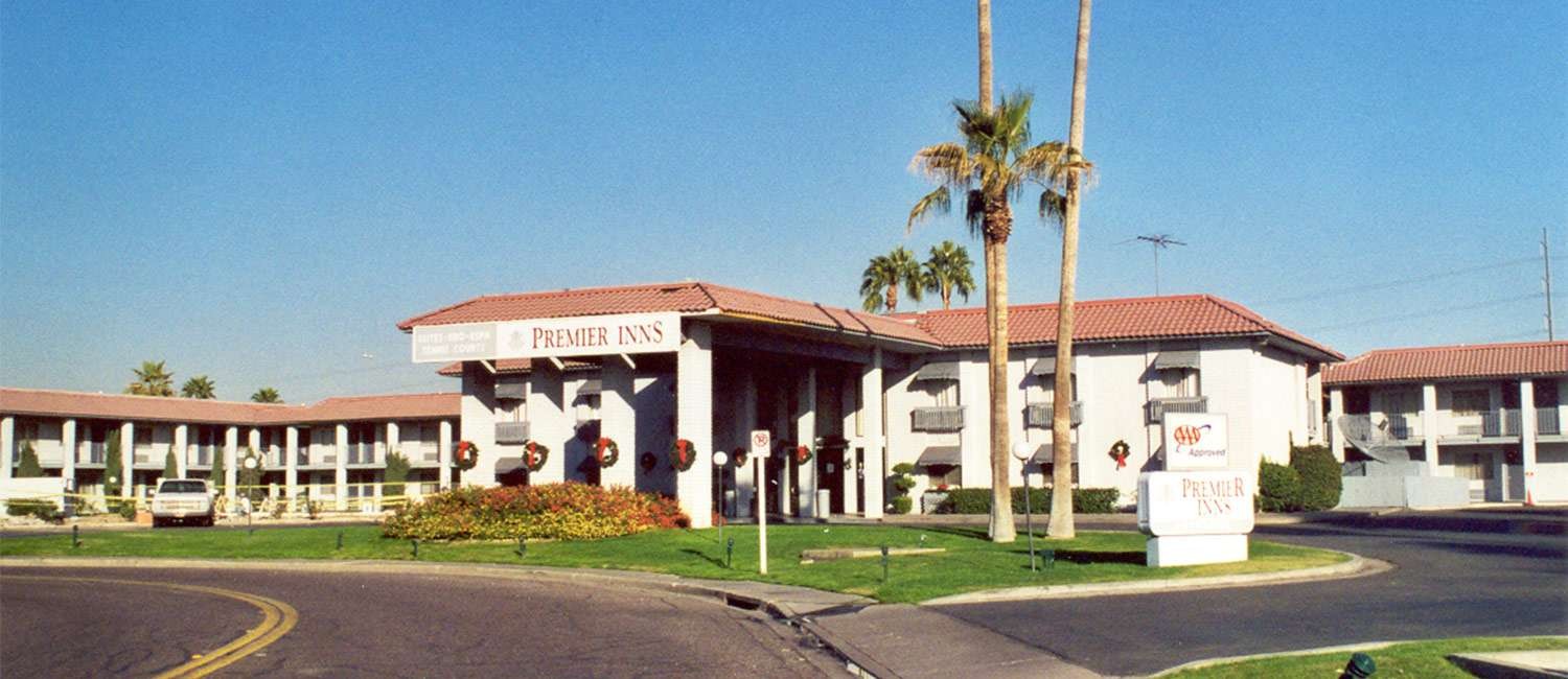 PREMIER INNS METRO CENTER, PHOENIX IS CONVENIENTLY LOCATED NEAR THE BLACK CANYON FREEWAY 17 IN NORTH MOUNTAIN