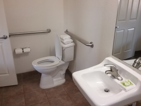 Welcome To Premier Inns Metro Center - Accessible Private Bathroom