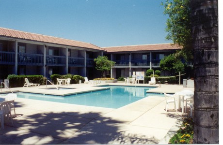Welcome To Premier Inns Metro Center - Pool Area