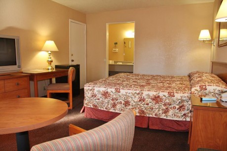 Welcome To Premier Inns Metro Center - King Room