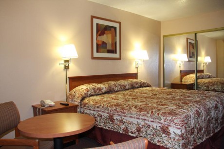 Welcome To Premier Inns Metro Center - King Room