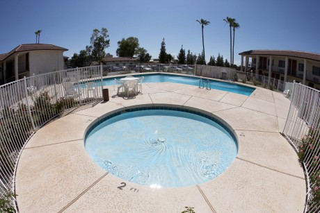 Welcome To Premier Inns Metro Center - Pool and Hot Tub